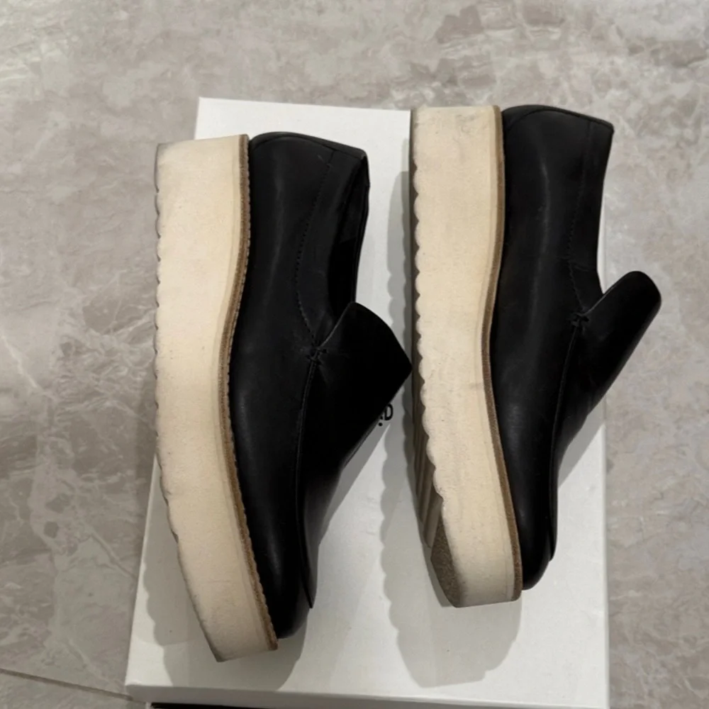 Vince elegant black